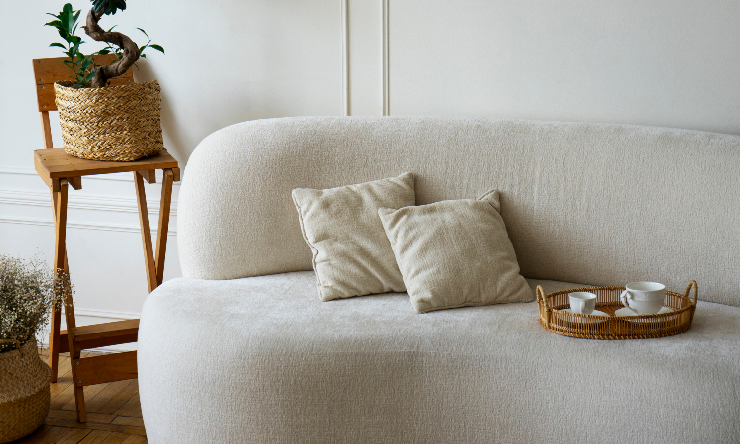 How to Style Your Sofa for Different Seasons